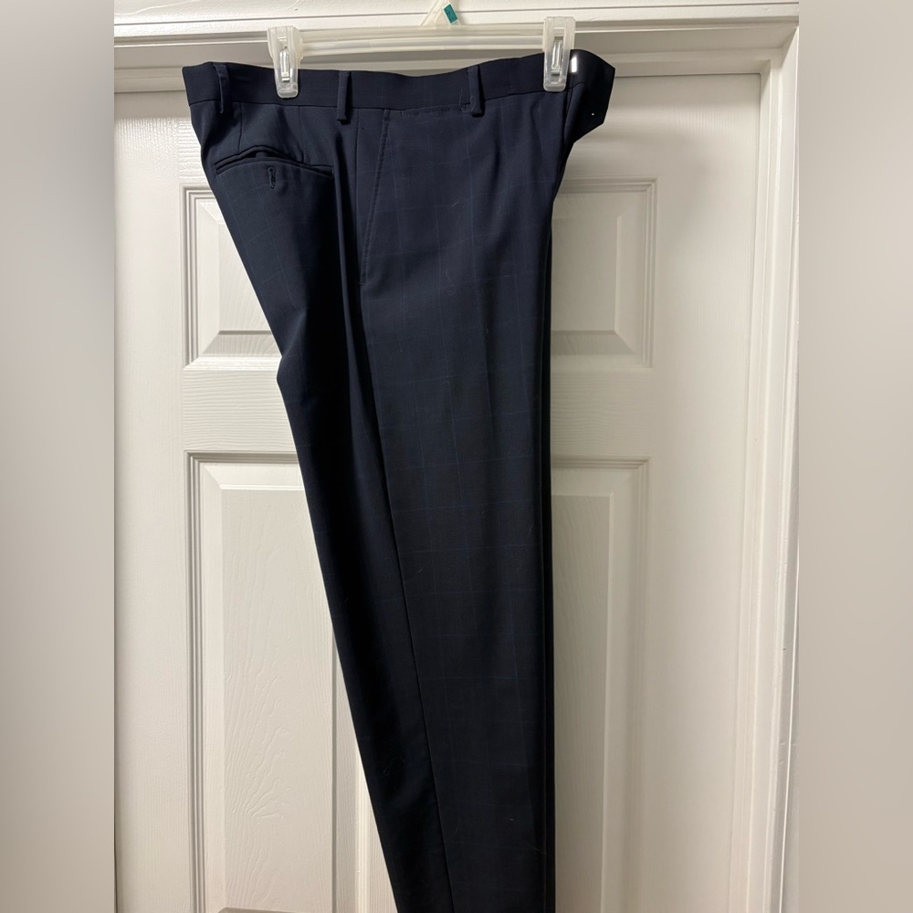 Crown and Ivy Men's Navy Windowpane Dress Pants
